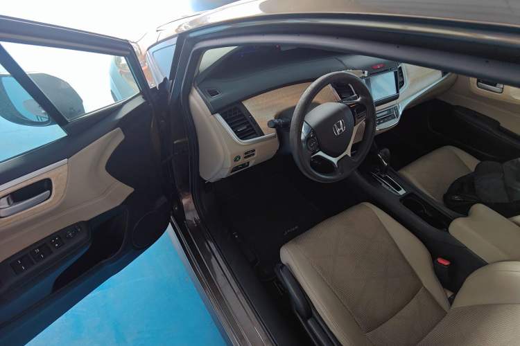 Used Honda Jade 2014 1.8L Automatic Comfort Elite Version 5 Seats
