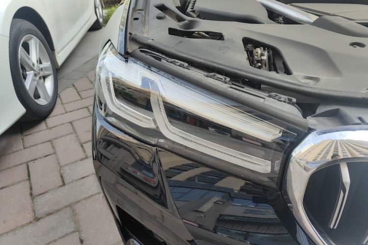 Used BMW 5 Series 2023 530Li Leading Model M Sport Package Right Front Headlight