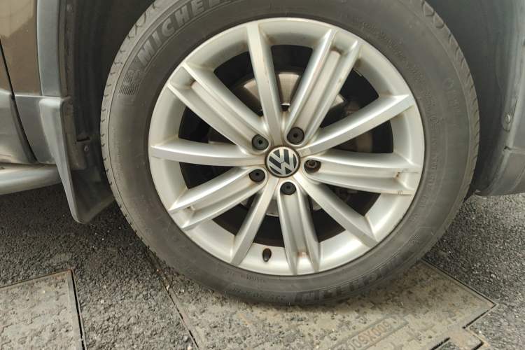 Used Volkswagen Tiguan 2013 2.0 TSI Automatic All-Wheel-Drive Flagship Edition Right Front Wheel Hub