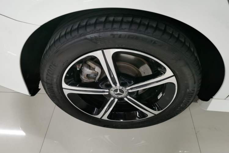 Used Mercedes-Benz A-Class 2022 Revised Version A 200 L Sport Sedan Fashionable Style Right Rear Wheel Hub