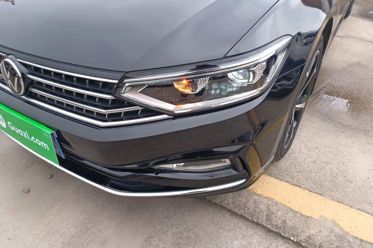 Used Volkswagen Magotan 2023 2 Million Units Limited Edition 330TSI DSG Leading Version
