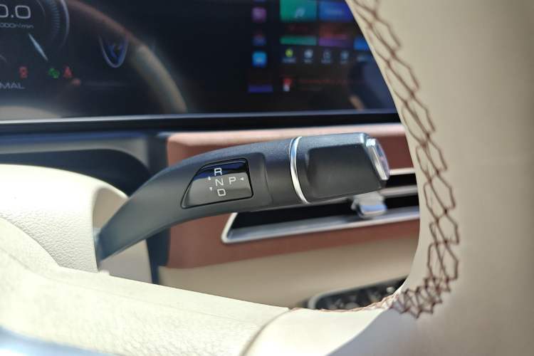 Used ORA Good Cat 2023 401 km Standard Range Prestige Version Lithium Iron Phosphate Gear Lever