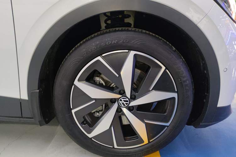 Used Volkswagen ID.4 CROZZ 2022 Long-Range Lite PRO Edition Right Front Wheel Hub