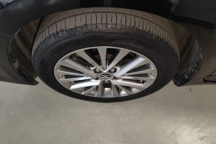 Used Toyota Camry 2016 2.5G 10th Anniversary Deluxe Navigation Edition Left Front Wheel Hub