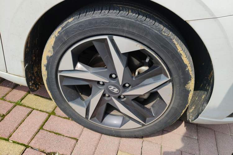 Used Hyundai Elantra 2021 1.5L CVT LUX Prestige Edition Right Front Wheel Hub