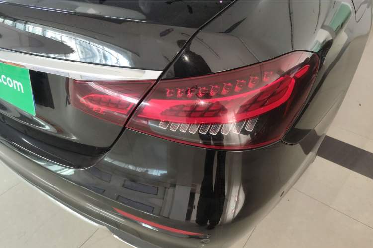 Used Mercedes-Benz E-Class 2021 Restyled E 300 L Sporty and Stylish Edition Exterior 3