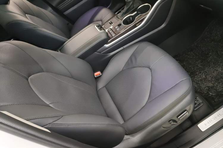 Used Toyota Highlander 2024 2.5L Smart Electric Hybrid Dual-Engine Four-Wheel Drive Prestige Version – 7 Seats