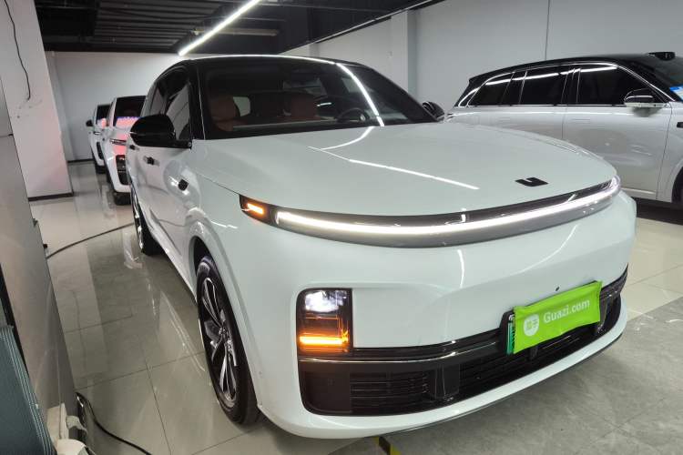 Used Li Auto L7 2023 Air model Front Right 45 Deg