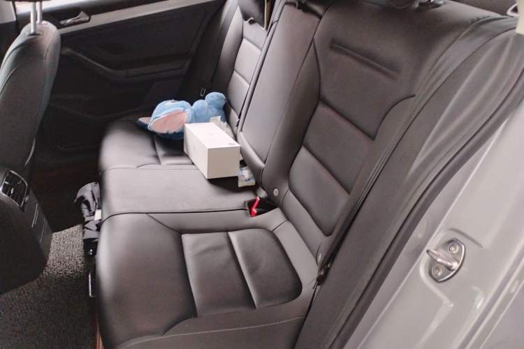 Used Volkswagen Sagitar 2015 1.6L Manual Comfort Model Left Rear Seat