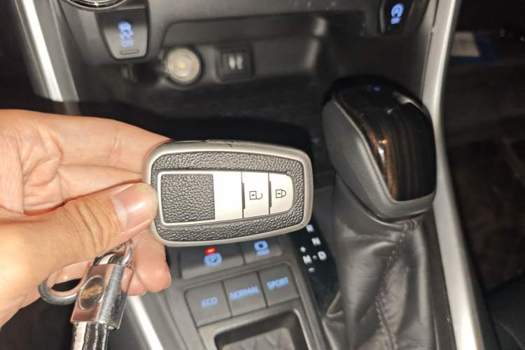 Used Toyota Wildlander 2020 2.0L CVT Two-Wheel Drive Luxury Edition Vehicle Key