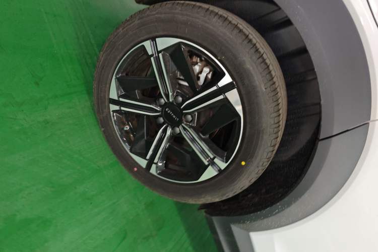 Used Lynk & Co 06 EM-P 2023 EM-P 56 Standard Range Pro Right Rear Wheel Hub