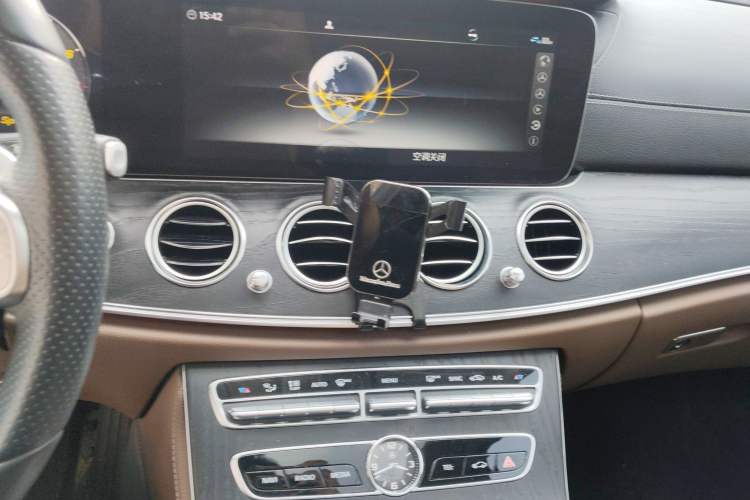 Used Mercedes-Benz E-Class 2019 Restyled E 300 L Sport Luxury Edition Audio And AC Panel