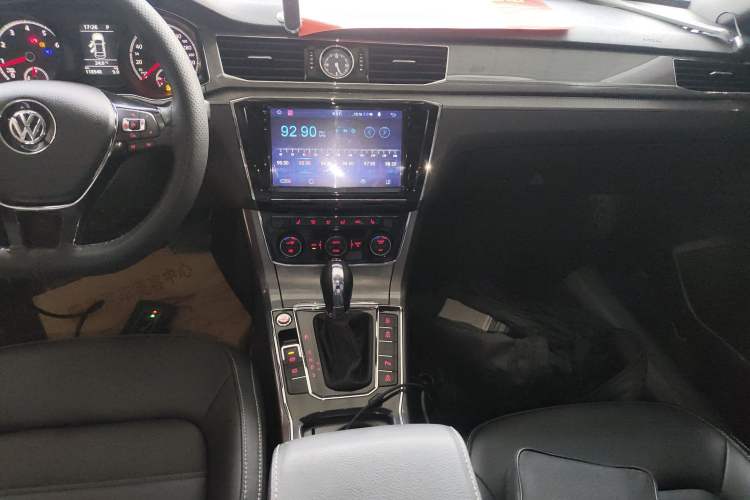 Used Volkswagen Passat 2017 330TSI DSG Luxury Edition
