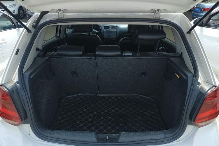 Used Volkswagen Polo 2016 1.6L Automatic Comfort Model Trunk