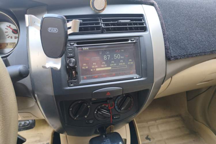 Used Nissan Livina 2010 Jingyue Edition 1.6L Automatic All-in-One Model Audio And AC Panel