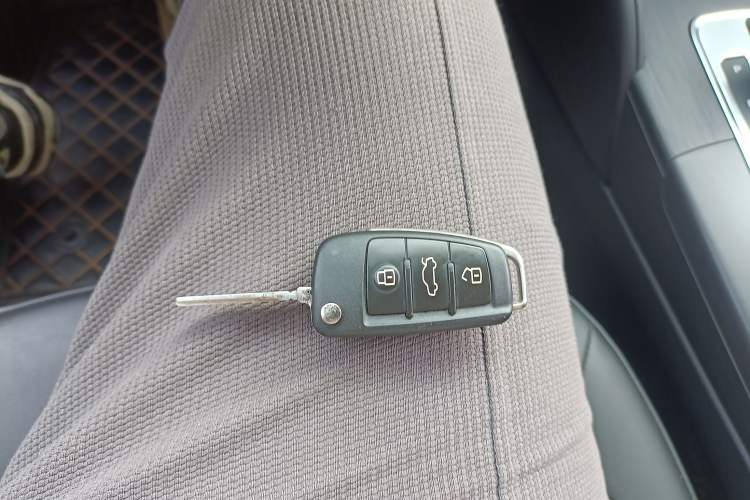 Used Audi A3 2014 Limousine 40 TFSI S line Comfort Model
