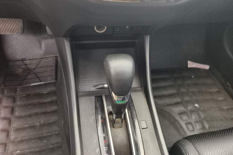 Used Honda Jade 2013 1.8L automatic Comfort version 5 seats Gear Lever