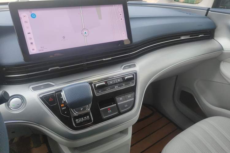 Used Roewe iMAX8 2021 400TGI Supreme Series Prestige Edition Audio And AC Panel