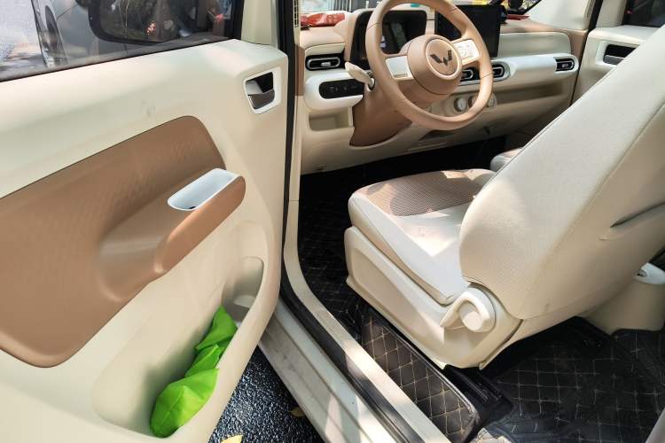 Used Wuling Hongguang MINIEV 2024 3rd Generation 215km Youth Edition Driver Seat