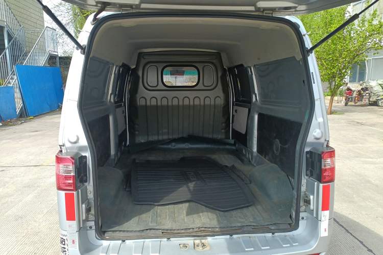 Used Jinbei Hiace X30 2021 1.5L Wealthy Van China VI Standard SWC15M Trunk