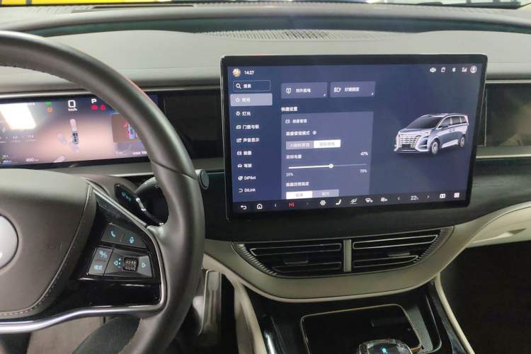 Used Denza D9 2025 DM-i Intelligent Drive 1020 Four-Wheel Drive Flagship Model