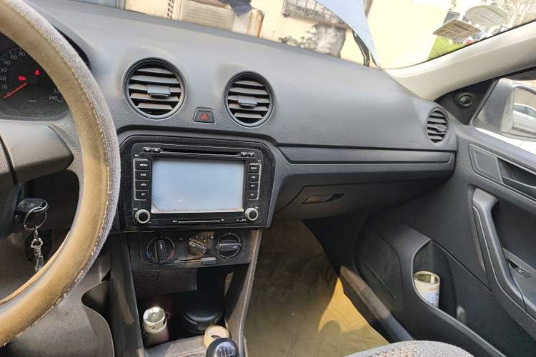 Used Volkswagen Jetta 2015 1.6L Manual Fashion Edition
