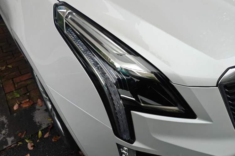 Used Cadillac XT5 2022 2.0T Two-Wheel Drive Luxury Version Right Front Headlight