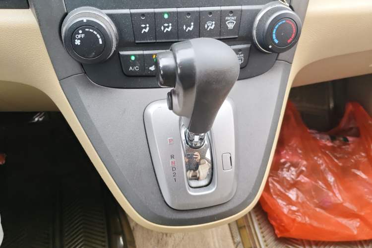 Used Honda CR-V 2010 2.0L automatic two-wheel drive urban version Gear Lever