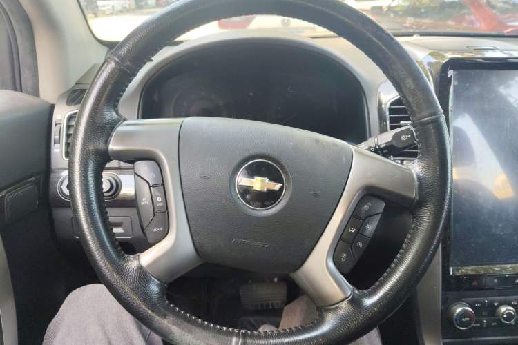 Used Chevrolet Captiva 2014 2.4L 4x4 Flagship Edition 7 Seats Steering Wheel