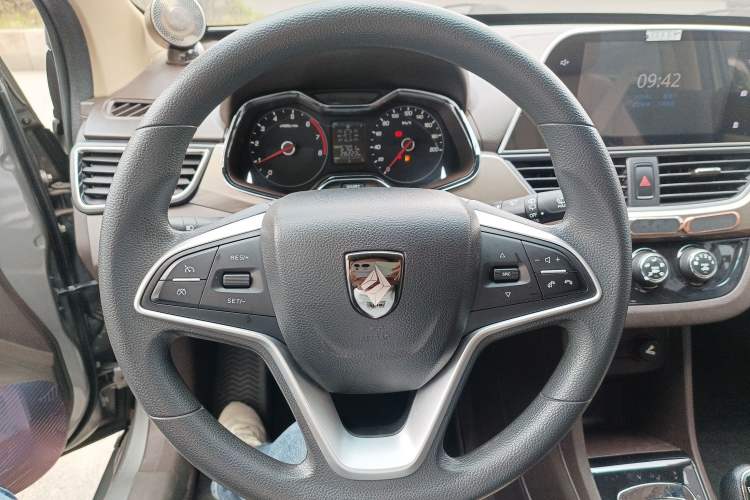 Used Baojun 310W 2017 1.5L Manual Fashion Model China V
