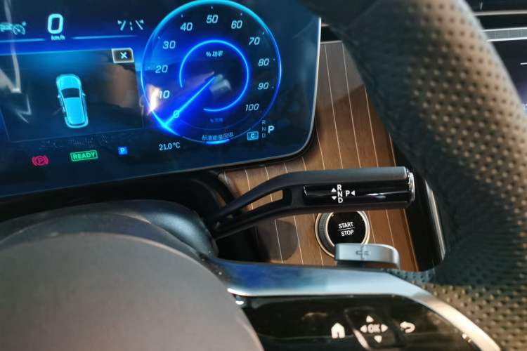 Used Mercedes-Benz EQE SUV 2024 500 4MATIC Pioneer Edition Gear Lever