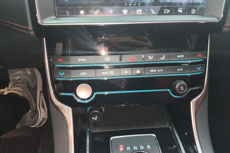 Used Jaguar XE 2018 2.0T 300 PS All-Wheel-Drive R-Sport Sport Edition