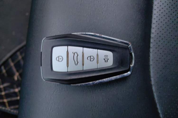 Used Geely Auto Emgrand 2019 Leading Edition 1.5L Manual Luxury Model China VI Standard Vehicle Key