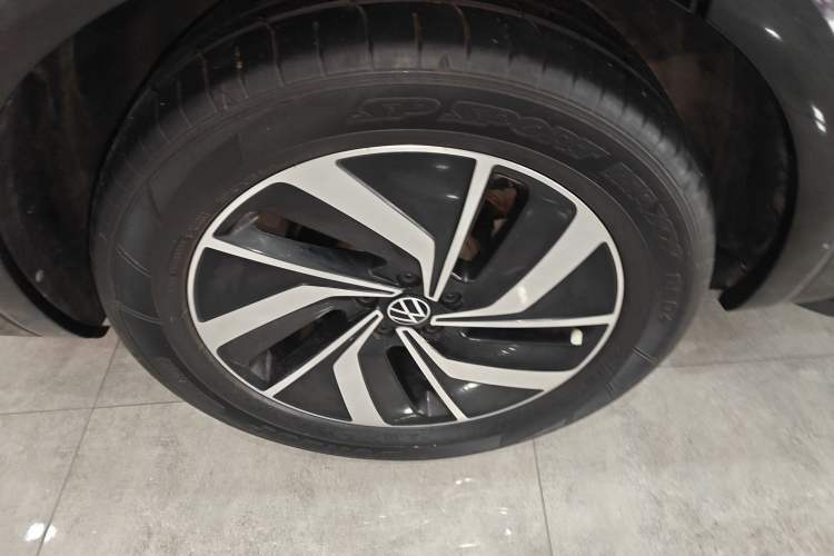 Used Volkswagen Viloran 2022 380TSI Luxury Edition Right Rear Wheel Hub