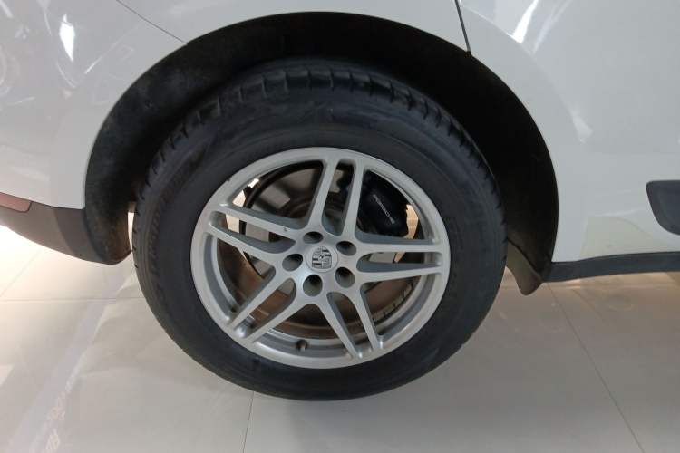 Used Porsche Macan 2018 Macan 2.0T Right Rear Wheel Hub