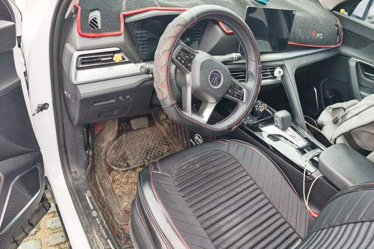 Used BYD Song Pro 2021 1.5T Automatic Luxury Model Center Console