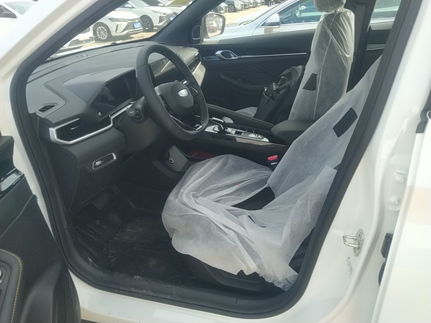 Geely Auto Coolray 2025 Bin Yue L 1.5TD DCT Beyond Edition — снимка 17