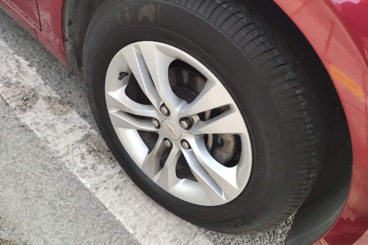 Used Chevrolet Cruze 2015 1.5L Classic SE MT Right Front Wheel Hub