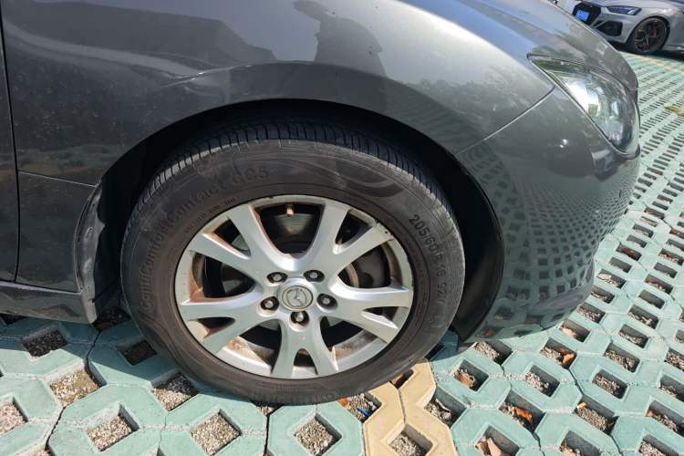 Used Mazda 6 2010 2.0L Automatic Luxury Edition Right Front Wheel Hub