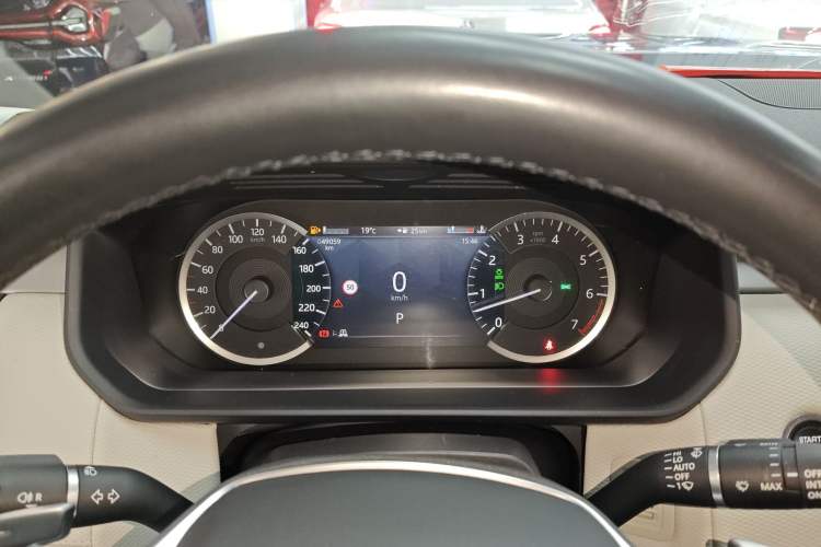 Used Land Rover Discovery 2023 Revised Version 360 PS R-Dynamic S