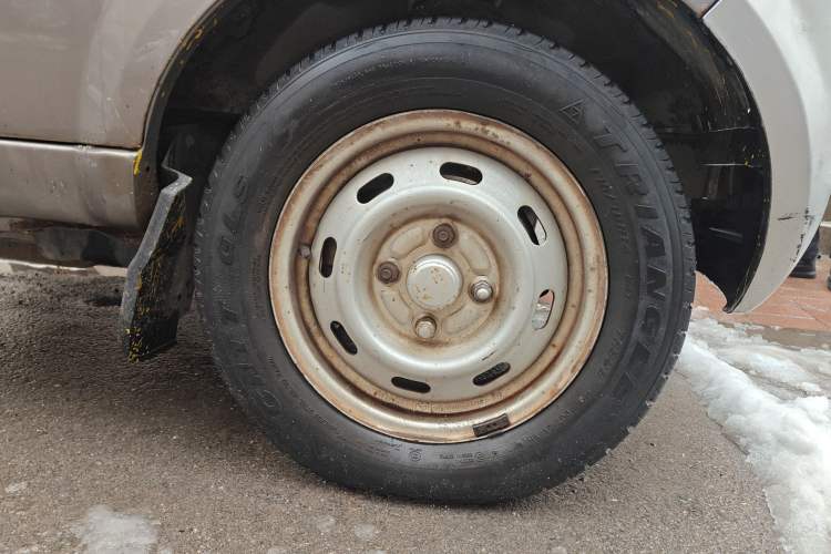 Used BAIC Weiwang 306 2011 1.3L base model 7 seats
