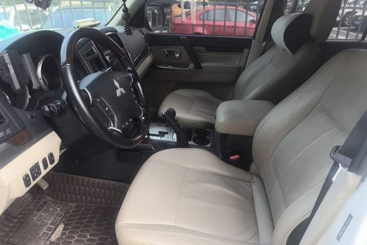 Used Mitsubishi Pajero 