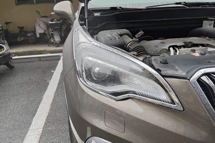 Used Buick Envision 2017 28T Four-Wheel Drive Elite Model Right Front Headlight