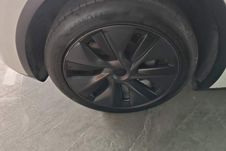 Used Tesla Model Y 2024 Rear-Wheel-Drive Version Left Front Wheel Hub