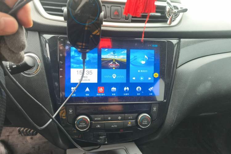 Used Nissan X-Trail 2014 2.5L CVT Leading Edition 4WD Audio And AC Panel