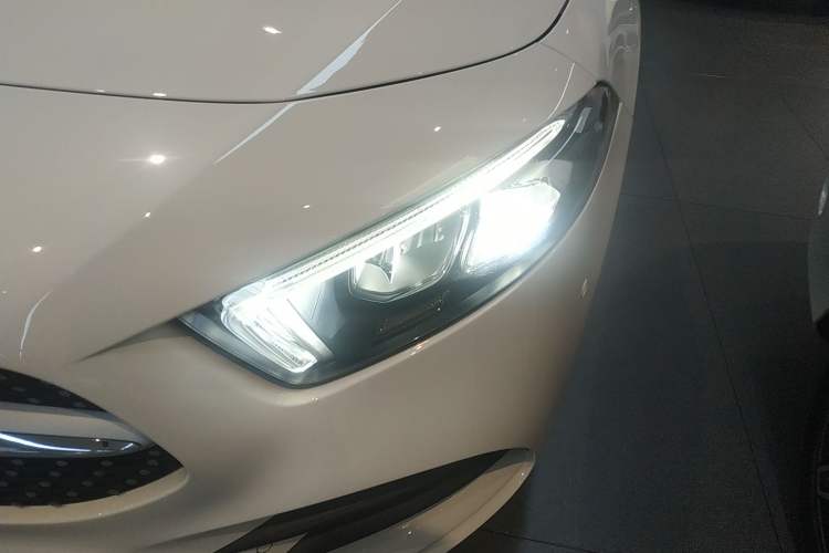 Used Mercedes-Benz A-Class 2022 Revised Version A 200 L Sport Sedan Fashionable Style
