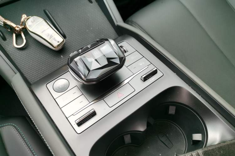 Used BYD Qin L 2024 DM-i 120KM Leading Model Gear Lever