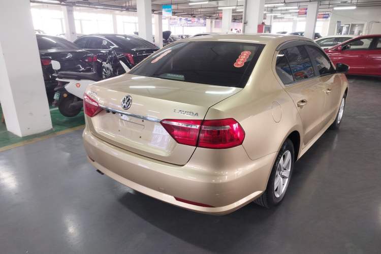 Used Volkswagen Lavida 2013 Revised Classic 1.6L Manual Fashion Edition