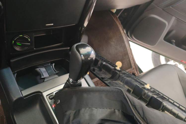 Used Toyota Prado 2016 2.7L Automatic Standard Edition Gear Lever