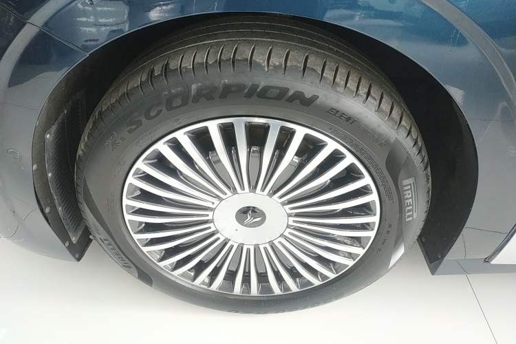 Used VOYAH Dream 2025 PHEV Four-Wheel-Drive Flagship Kunpeng Edition Left Front Wheel Hub